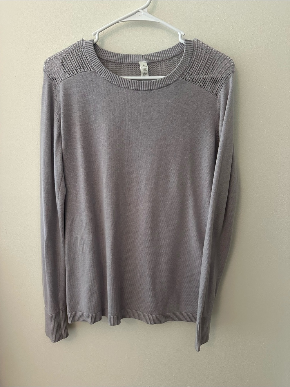 Lilac purple women’s lululemon long sleeve size 6